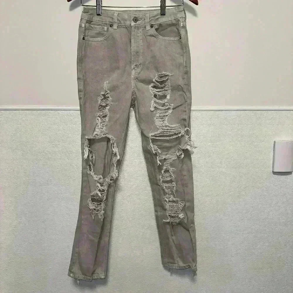 AMERICAN EAGLE mom jean distressed destroyed jeans size 6 Regular grey